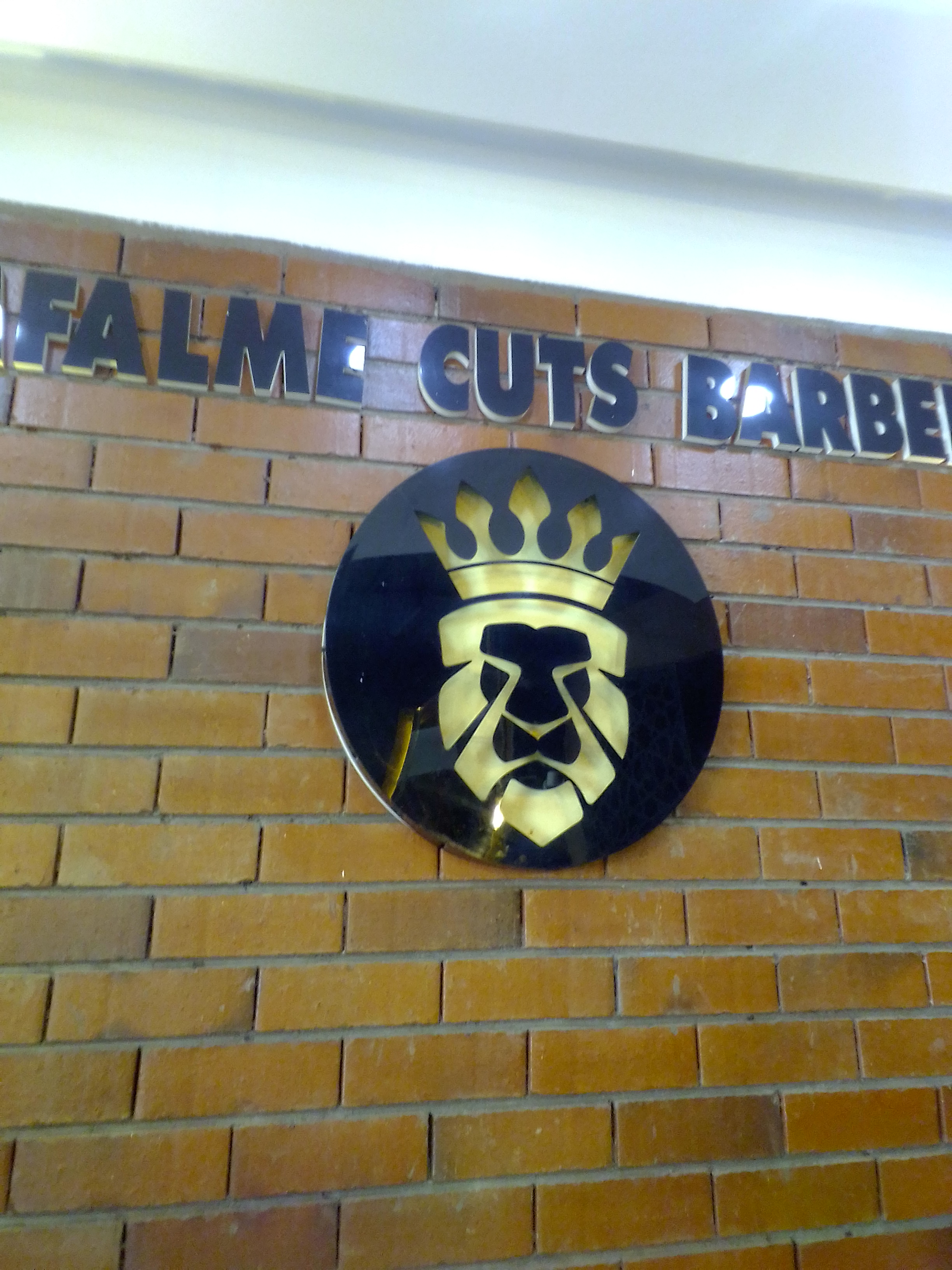 Mfalme cuts barbers