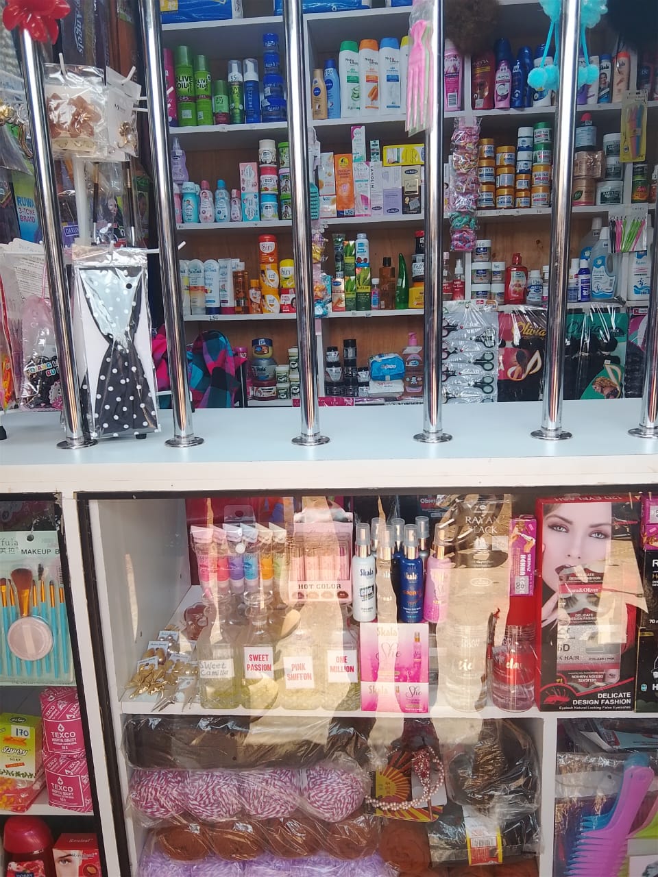 Pure essence beauty shoo